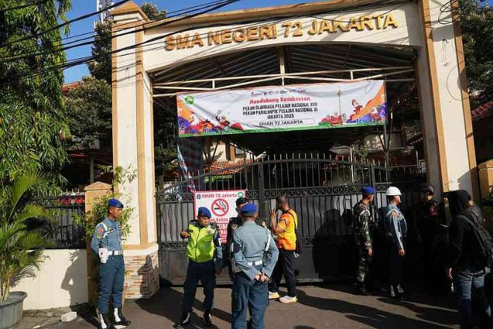 Attack on Indonesian mosque injures 54