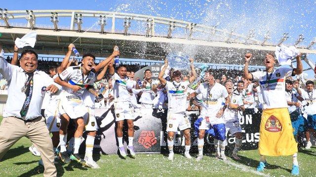 Deportivo Moquegua vuelve a la Liga 1 tras 12 años y derrota 3