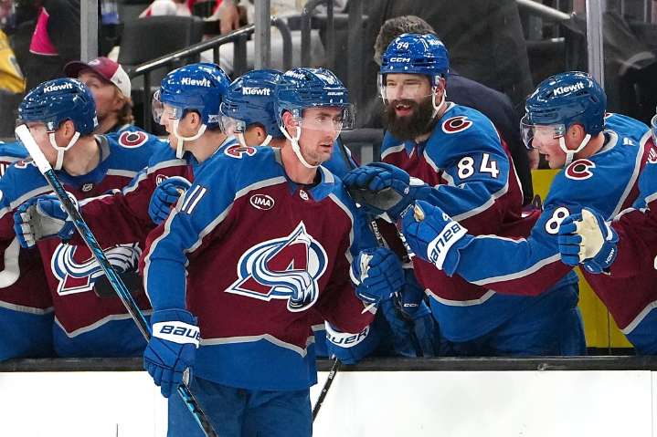 Deadspin | Battle of hot Islanders, Avalanche also a reunion game