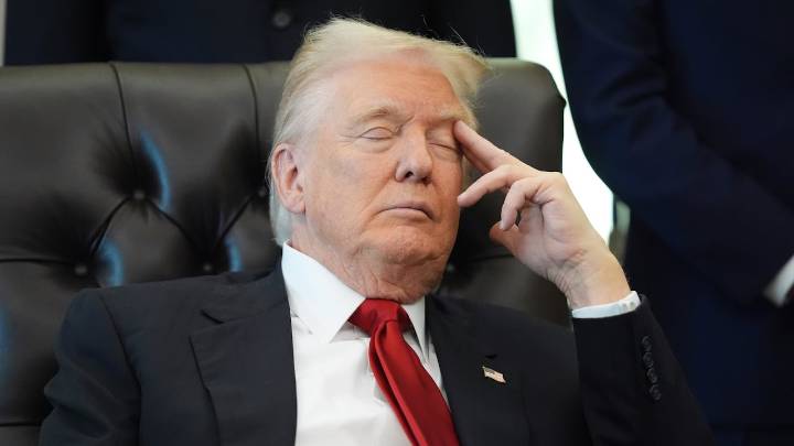 Trump es captado dormido en plena conferencia desde la Casa Blanca
