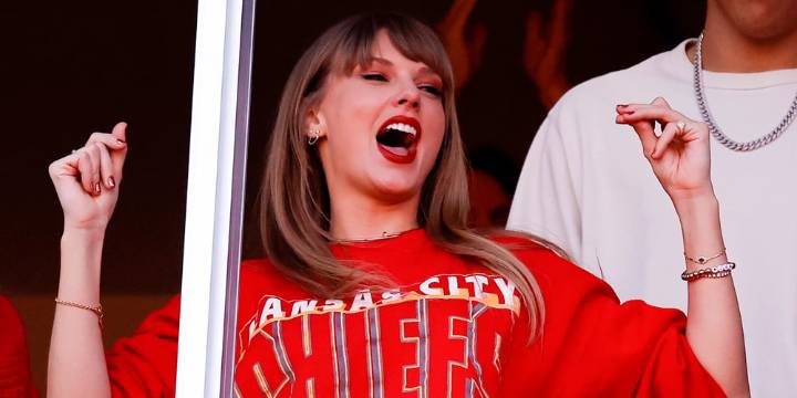 Is Taylor Swift Going to Chiefs Thanksgiving Game to Cheer on Travis Kelce? All the Clues We Have | Kansas City Chiefs, nfl, Taylor Swift, Thanksgiving, Travis Kelce | Celebrity News and Gossip | Ente
