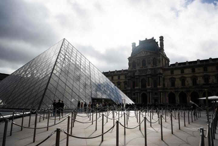 Museo de Louvre aumentará 45% precio de entrada a visitantes extraeuropeos