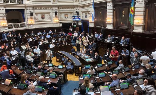 El gobierno de la Provincia negocia con la UCR fondos por endeudamiento