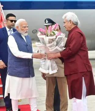 Modi’s grand roadshow draws massive crowd, electrifies Bihar capital ahead of polls