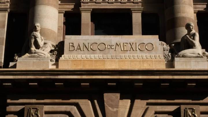 Encuesta Banxico ajusta a la baja PIB de México