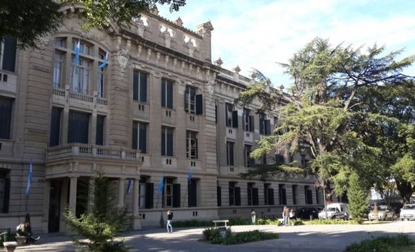 Qué pasará el 19 de noviembre en La Plata: ¿habrá clases en las escuelas de la Región?