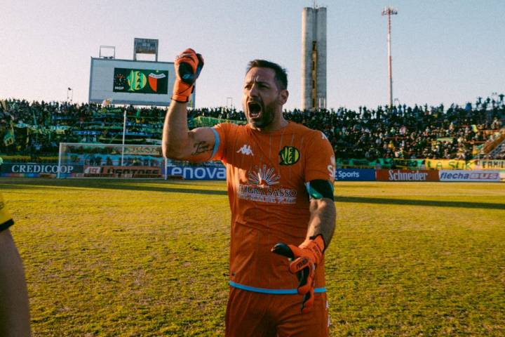 Se retiró Carranza, arquero que hizo historia en Aldosivi y es récord en el fútbol argentino