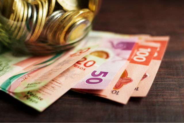 Qué se puede comprar con el salario mínimo en México este 2025