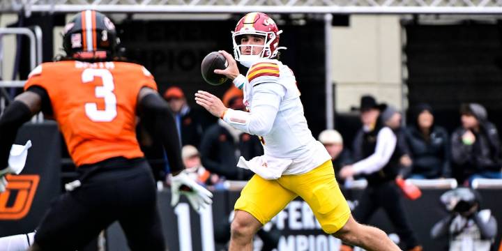 Becht throws for 1 touchdown, Sama runs for another, and Iowa State turns back Oklahoma State 20