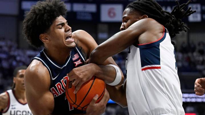 Jaden Bradley scores 21 points to lead No. 4 Arizona past No. 3 UConn 71