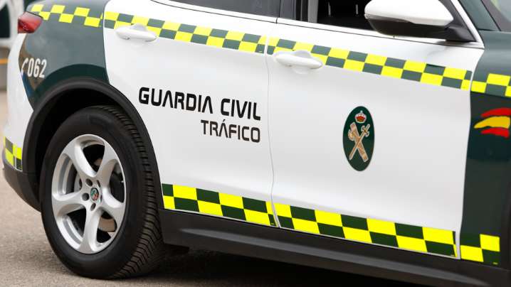 Una fallecida y un herido tras caer con su coche por un terraplén de 40 metros en Albondón