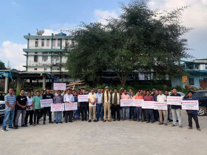 Smoking in Nongpoh taxi stand banned, drivers issued IDs