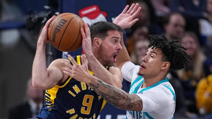 Pacers snap 8-game losing streak, top Hornets 127