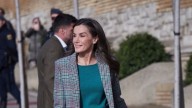 Esta es la empresa que ha creado el bolso de lana viral de la Reina Letizia