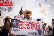 Cientos marchan en Tijuana con sombreros exigiendo paz en México