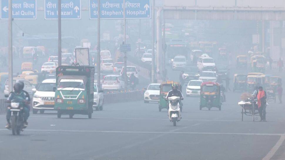 Delhi Chokes Under Toxic Smog: AQI Remains 'Very Poor' At 359