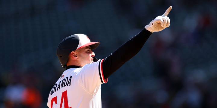 Twins make series of moves to 40