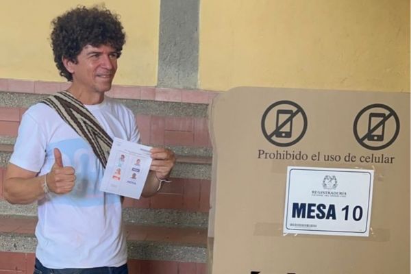 Miguel “El Mono” Martínez votó en la Normal de Señoritas y llamó a la ciudadanía a participar