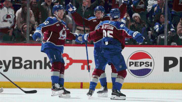 Olofsson scores twice, Avalanche cool off Lightning
