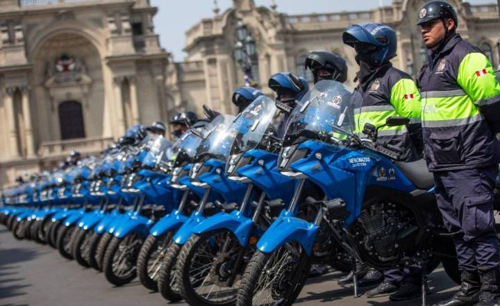 Gobierno aprueba uso de pistolas eléctricas y cámaras corporales para serenos: Miniter aprobará manual en los próximos meses