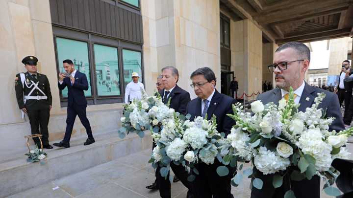 'Indultos de los 90 no liberan al M-19 de responder por el Palacio': Jorge Enrique Ibáñez, presidente de la Corte Constitucional