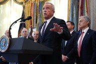 U.S. pushes drugmakers to reveal confidential details of contracts with Canada, other countries