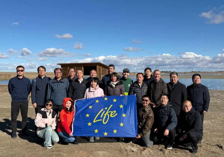 De Pekín a La Mancha: líderes chinos visitan un pueblo de Toledo atraídos por la gestión de los humedales 