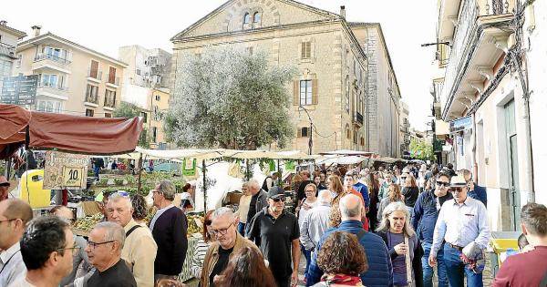 Un Dijous Bo en manga corta y calles a rebosar