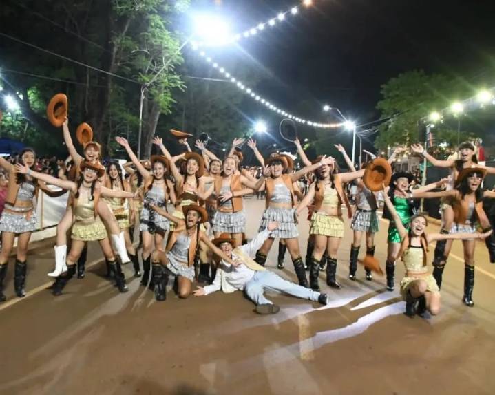 Gobernador Virasoro vivió a pleno su Estudiantina 2025