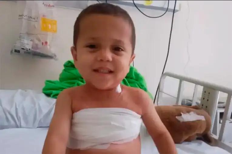 Niño entrerriano con rara enfermedad será operado en Buenos Aires y su familia necesita ayuda