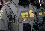 Video muestra a agente de Patrulla Fronteriza golpeando a un hombre tras accidente con un vehículo oficial en Chicago