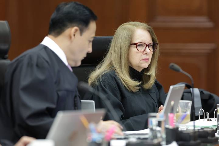 Loretta da cátedra a ministros sobre derecho humano a electricidad; Corte desestima controversia