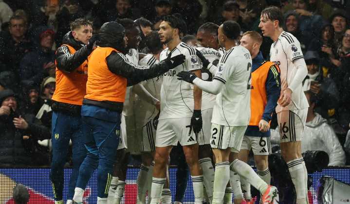 Rául Jiménez, titular y jugó todo el partido en la victoria del Fulham sobre el Tottenham