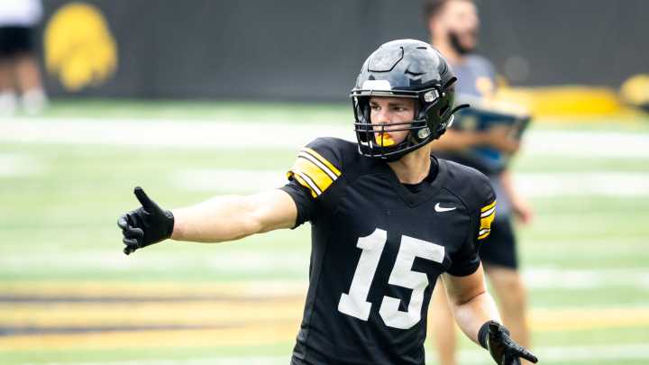 Reece Vander Zee makes insane catch to set up Iowa football winning FG