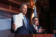 Senado aprueba proyecto de ley para reabrir el gobierno con el apoyo de ocho demócratas