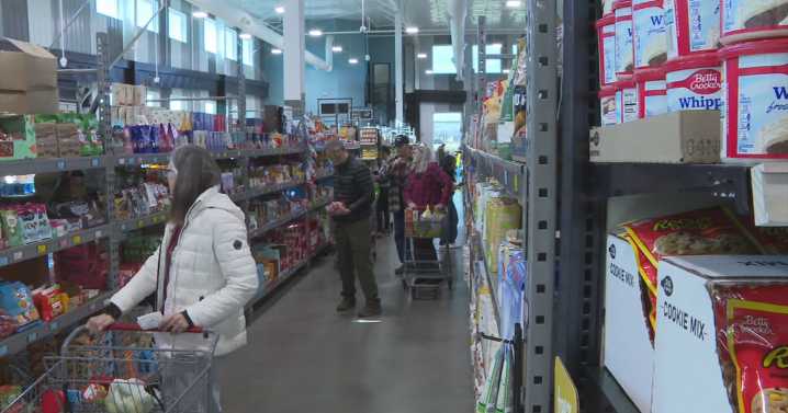 New Northern Colorado grocery store helps customers save big on food for Thanksgiving