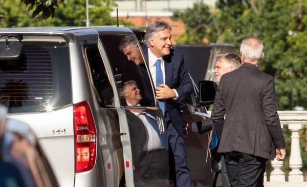 El Gobierno recibe a Llaryora y Orrego y prepara una cumbre ampliada de gobernadores con Milei