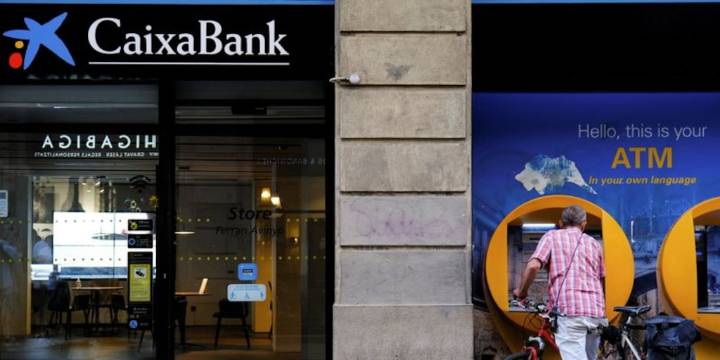 Los españoles son infieles a su banco: el 76% está dispuesto a abandonarlo o a tener una ‘relación abierta’ con una segunda entidad