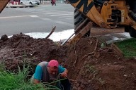 Finalizó la reparación del caño maestro en calle Churruarín y se normaliza el servicio