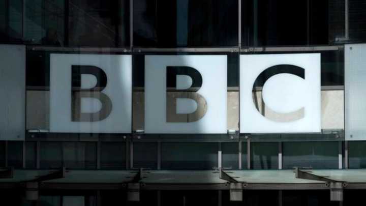 Gobierno británico defiende a la BBC ante amenaza por demanda de Trump