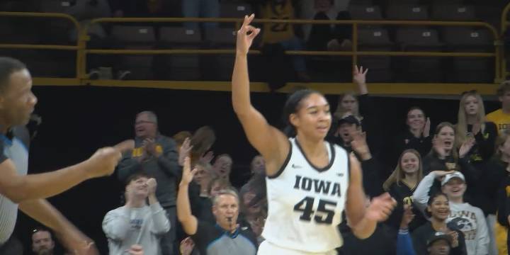 Freshman Layla Hays has first double-double, No. 21 Iowa women cruise to 100