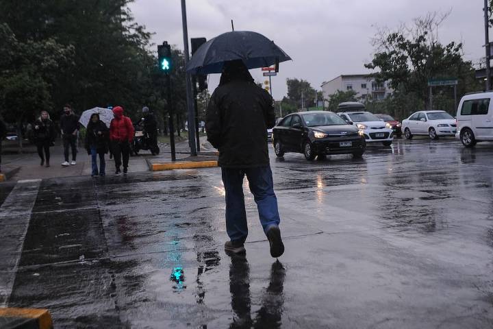 Drástico cambio meteorológico en Santiago: de calor extremo a lluvias en 48 horas
