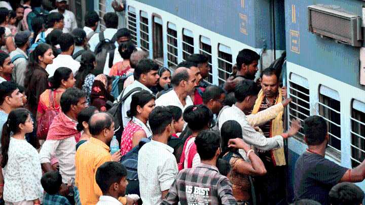 Fatal fall from crowded train, why Madhya Pradesh HC asked Railways to pay compensation to passenger