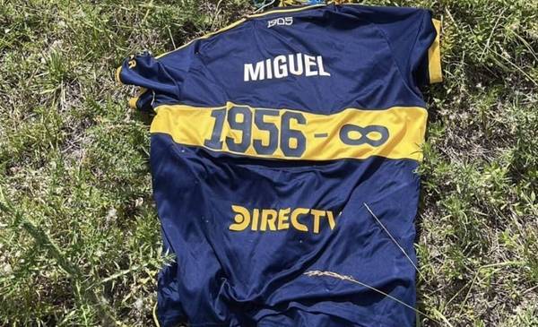 Un habitante de un pueblo de Uruguay encontró la camiseta homenaje de Boca a Russo