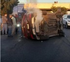 Volcadura en Salvador Nava; conductora sale ilesa