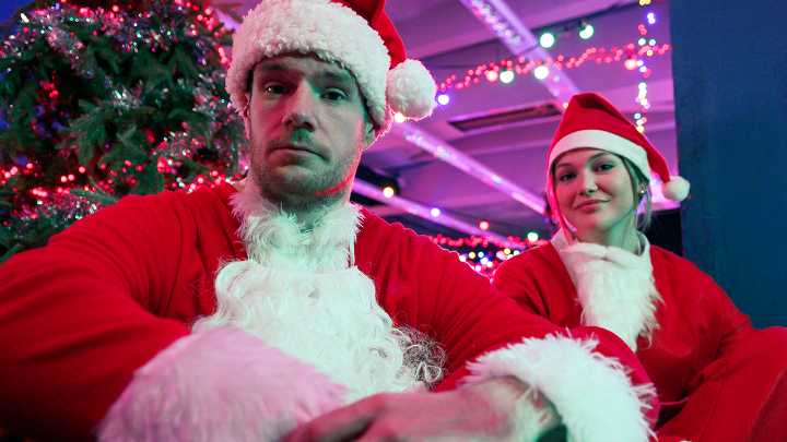 ‘Jingle Bell Heist’ Review: Netflix’s Christmas Caper Keeps the 2025 Hot Streak Alive