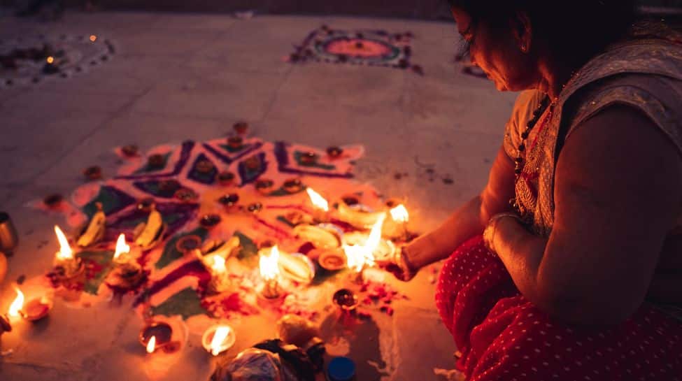 Dev Deepawali 2025 – What Does It Has In Store For All 12 Zodiacs