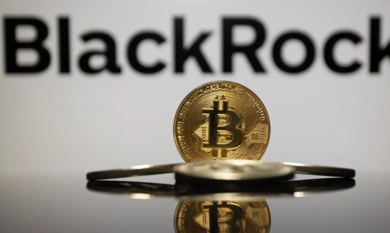 Inversores retiran $523 millones del ETF de Bitcoin más grande de BlackRock