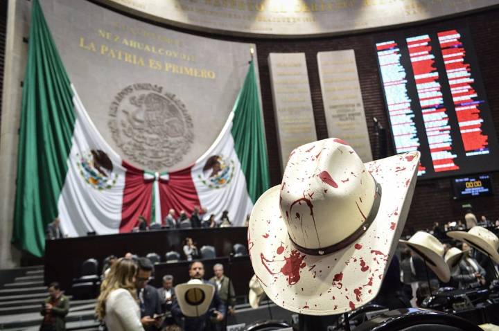 El asesinato de Carlos Manzo choca con la distribución del presupuesto de Sheinbaum en el Congreso mexicano