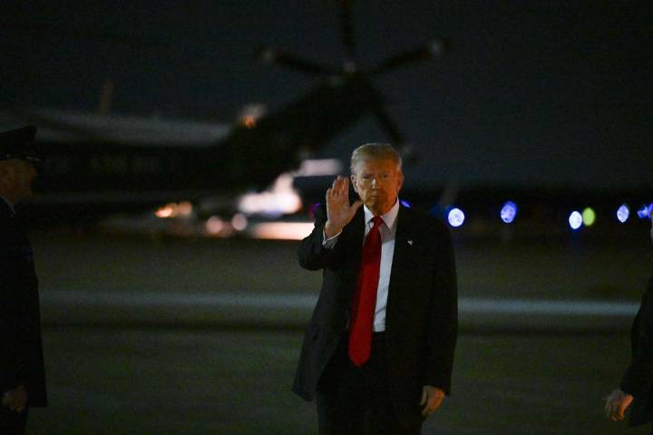 Trump dice que considera todo tipo de operación militar en Nigeria